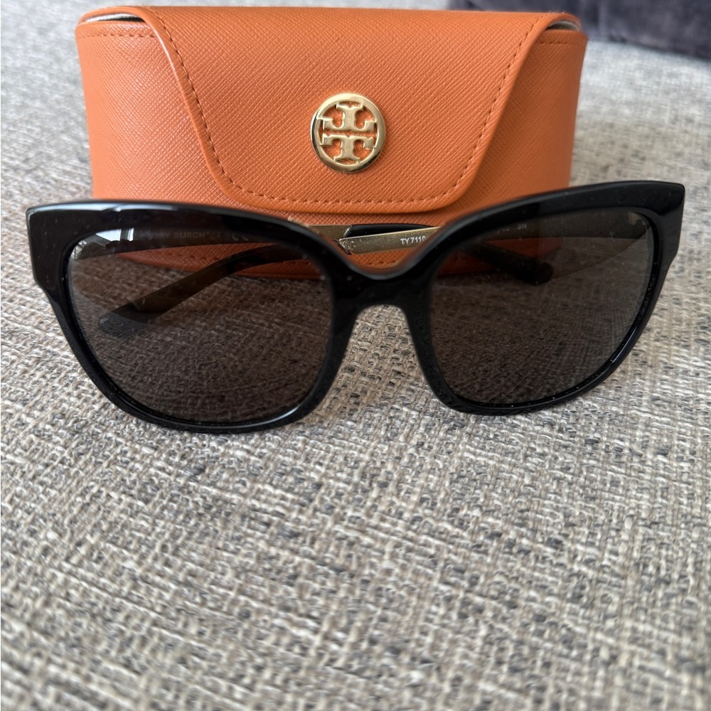 Tory Burch Black Cat-Eye Sunglasses with Orange Case